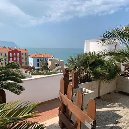 L14 - Bilocale In Con Piscina Daire