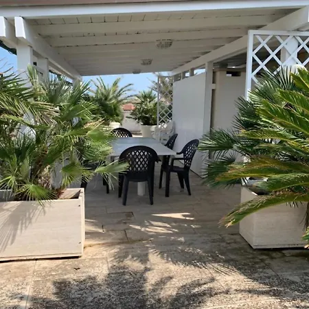 L14 - Bilocale In Con Piscina アパート